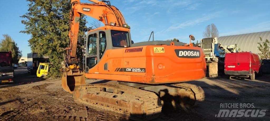 Doosan 225 LC Pásové rýpadlá