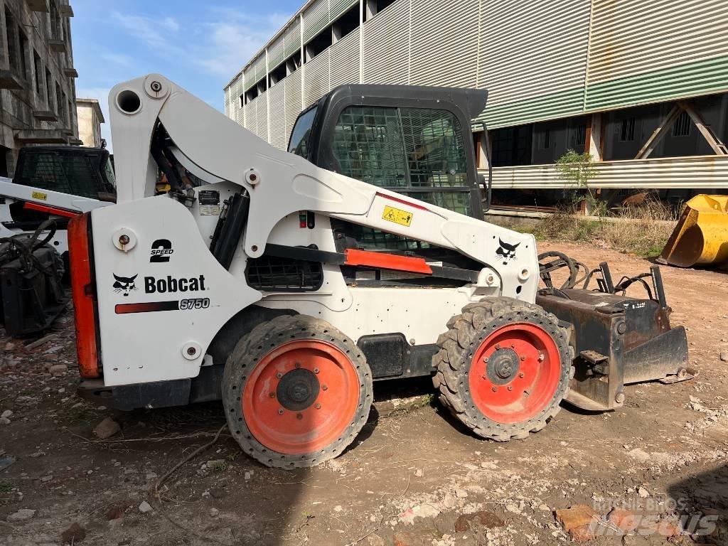 Bobcat S750 Šmykom riadené nakladače