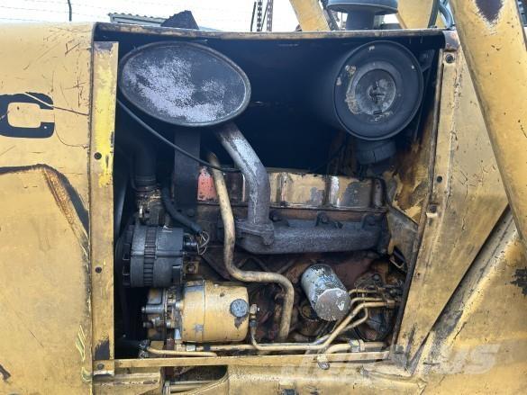 Ford 655C Rýpadlo-nakladače