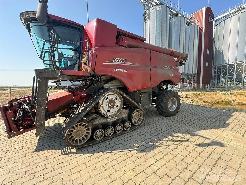 Case IH IH 8250 Kombinované zberacie stroje