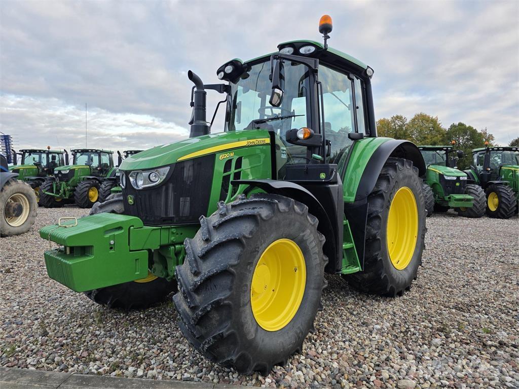 John Deere 6120M Traktory