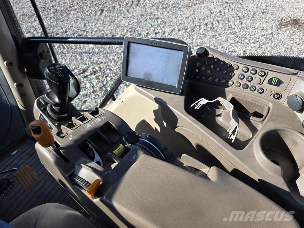 John Deere 6210R Traktory