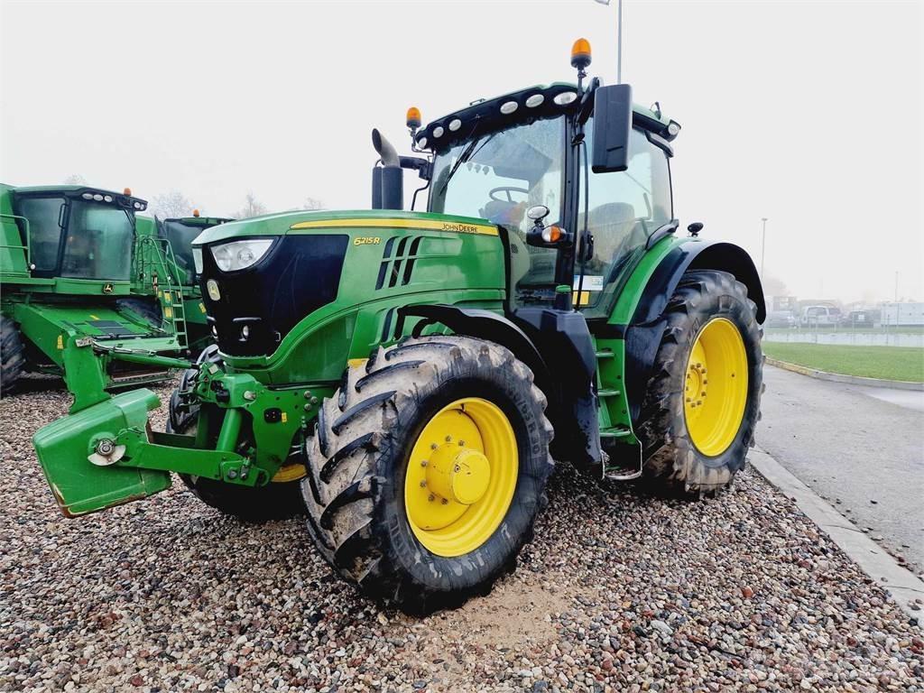 John Deere 6215R Traktory