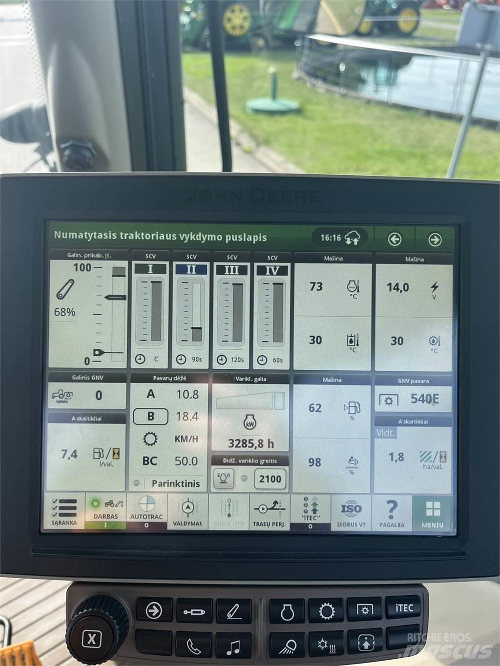 John Deere 6215R Traktory