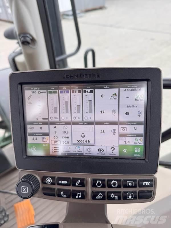 John Deere 6215R Traktory