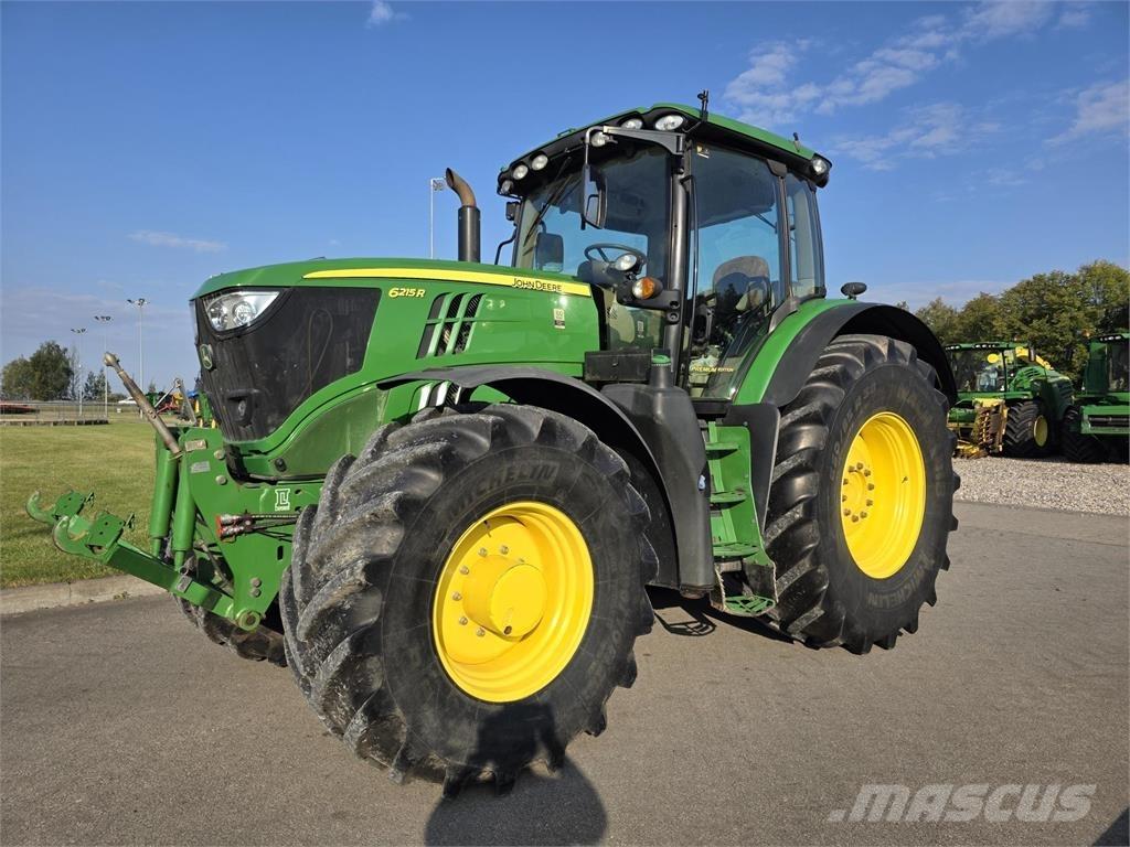 John Deere 6215R Traktory