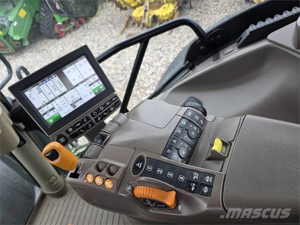 John Deere 6215R Traktory