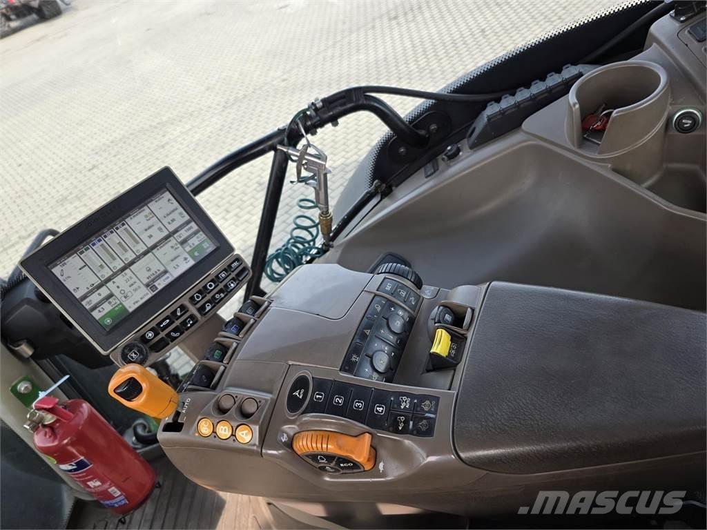 John Deere 6215R Traktory