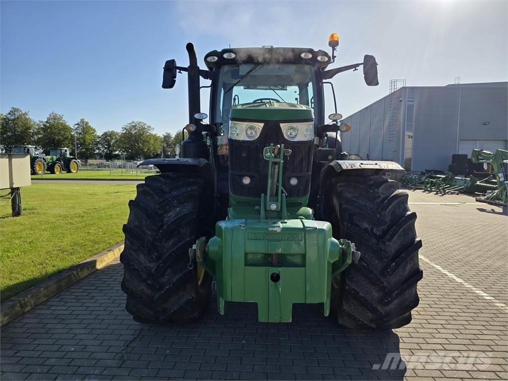 John Deere 6215R Traktory