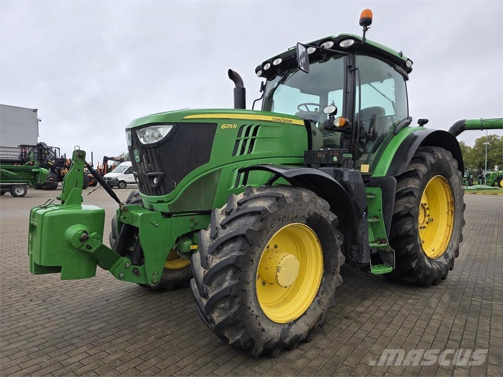 John Deere 6215R Traktory