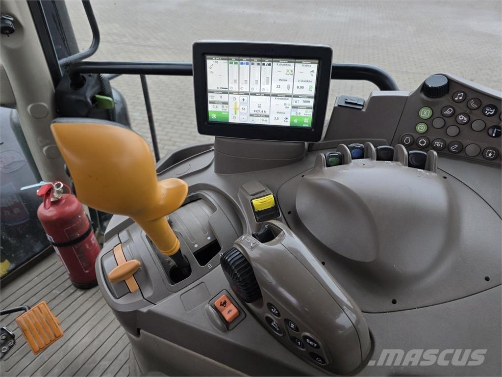 John Deere 6215R Traktory
