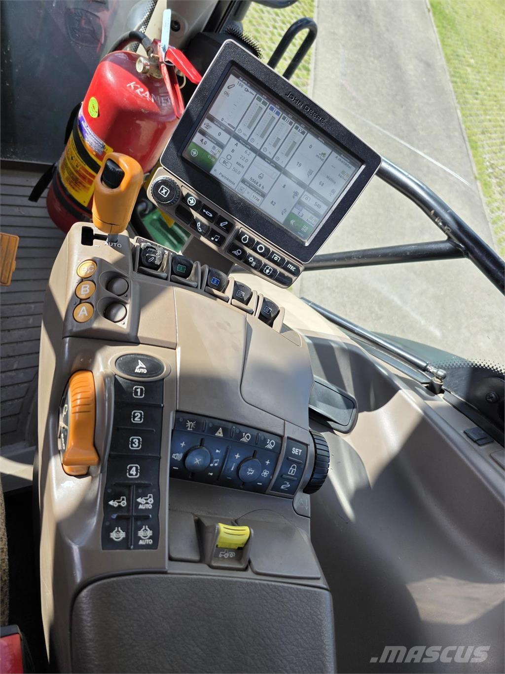 John Deere 6215R Traktory