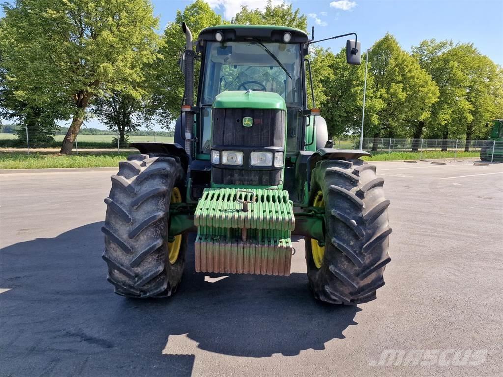 John Deere 6930 Traktory