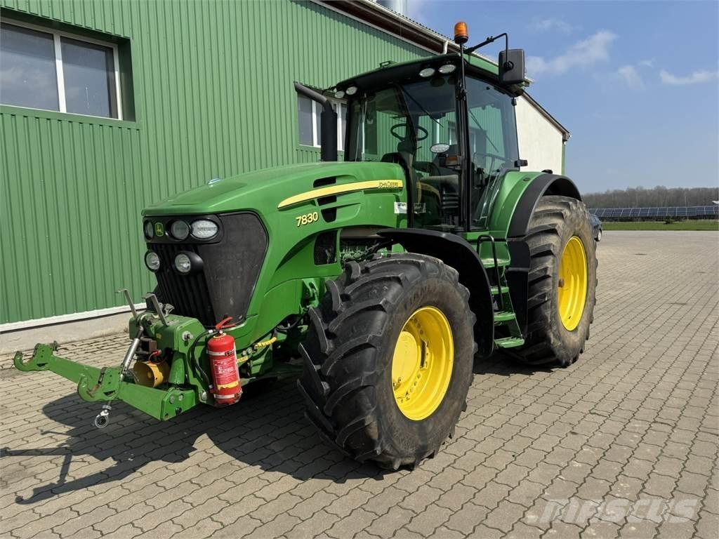 John Deere 7830 Traktory