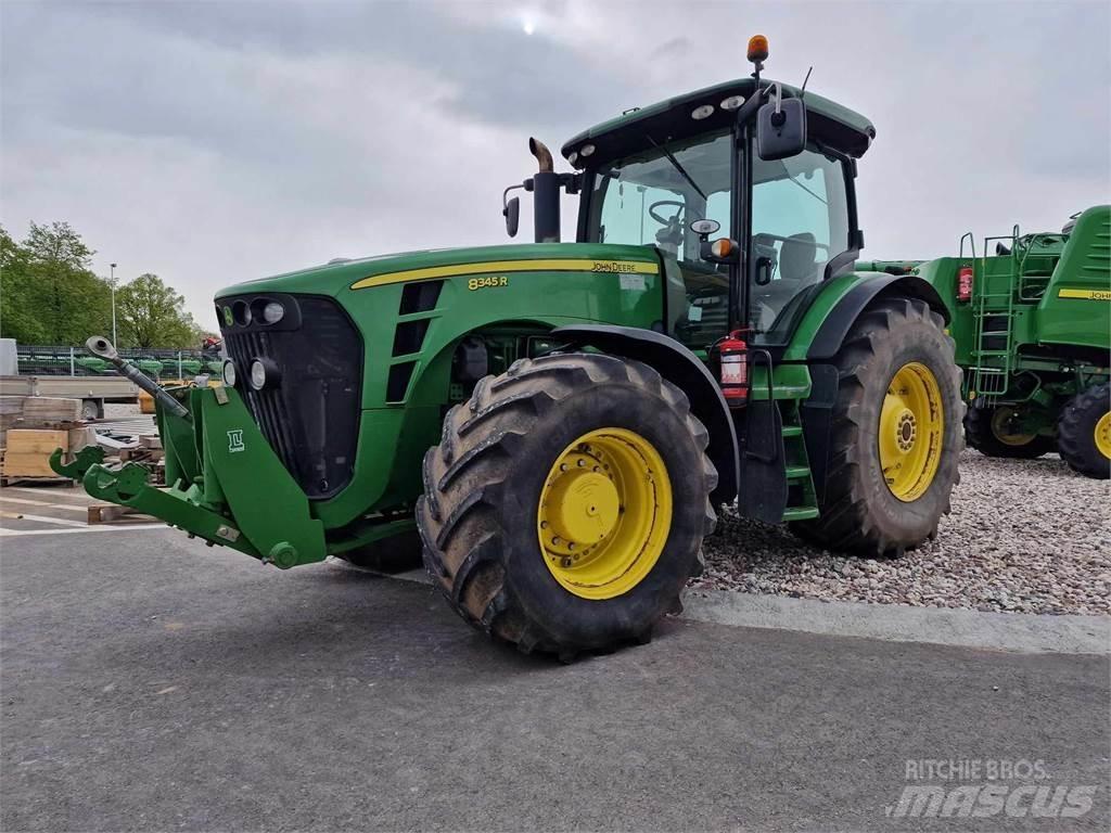 John Deere 8345R Traktory