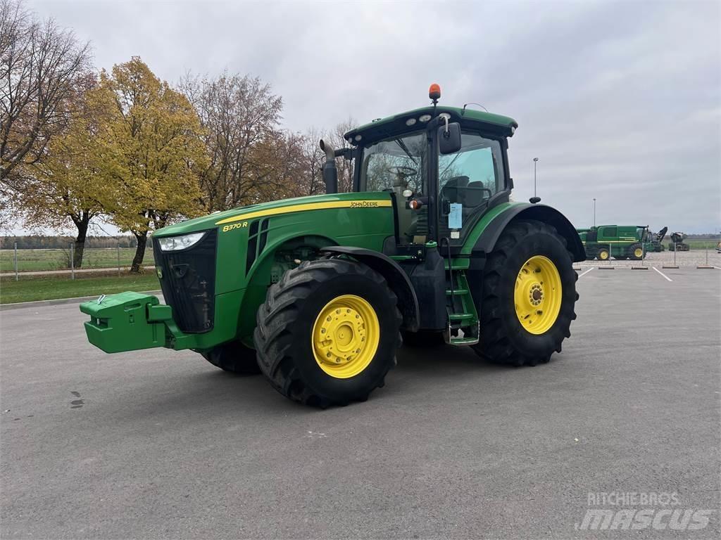 John Deere 8370R Traktory