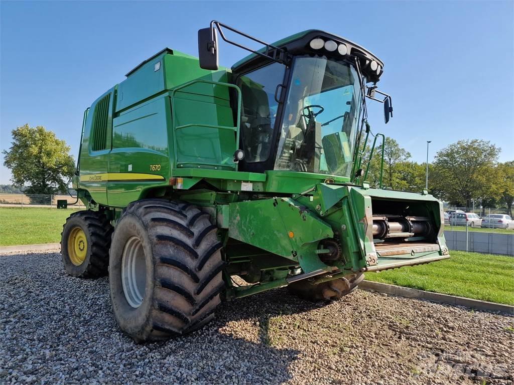 John Deere T670 Kombinované zberacie stroje