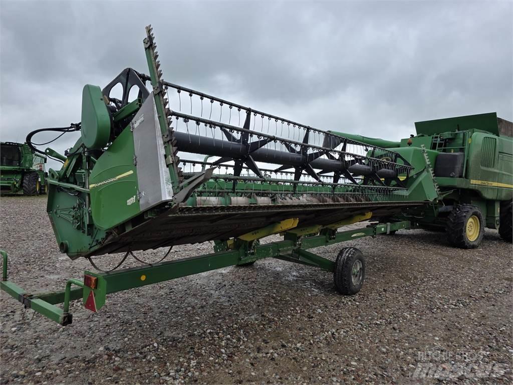 John Deere T670 Kombinované zberacie stroje