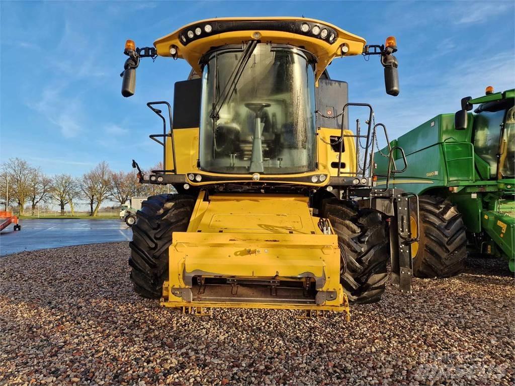 New Holland CX8.85 Kombinované zberacie stroje