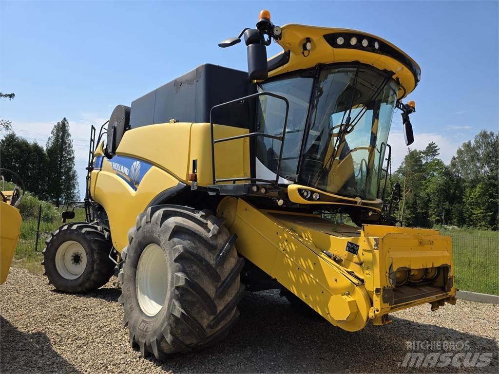 New Holland CX8.85 Kombinované zberacie stroje