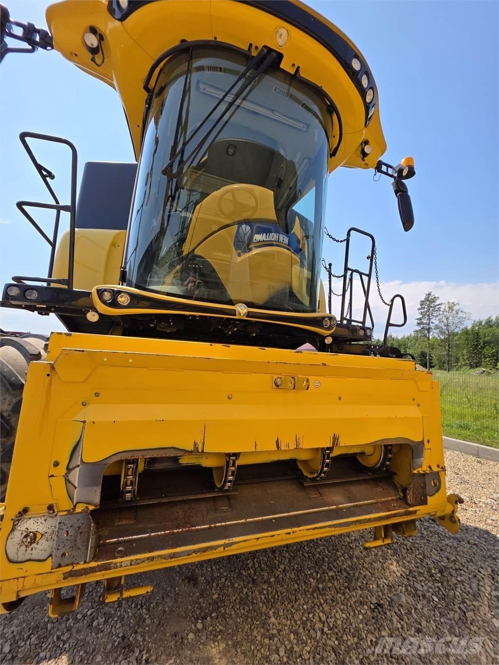 New Holland CX8.85 Kombinované zberacie stroje