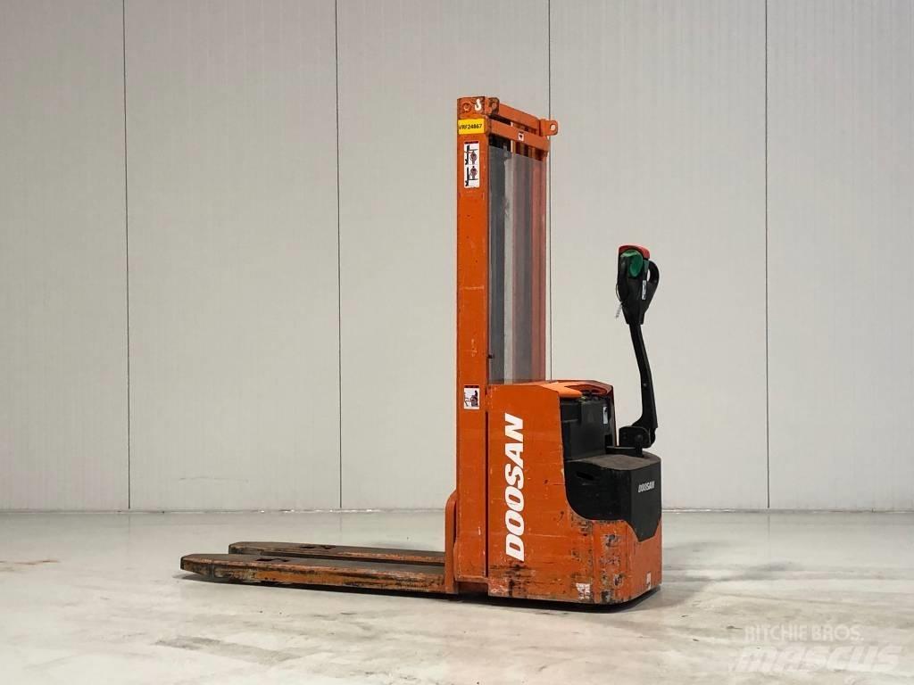 Doosan LEDS12.5C Ručne vedené vysokozdvižné vozíky
