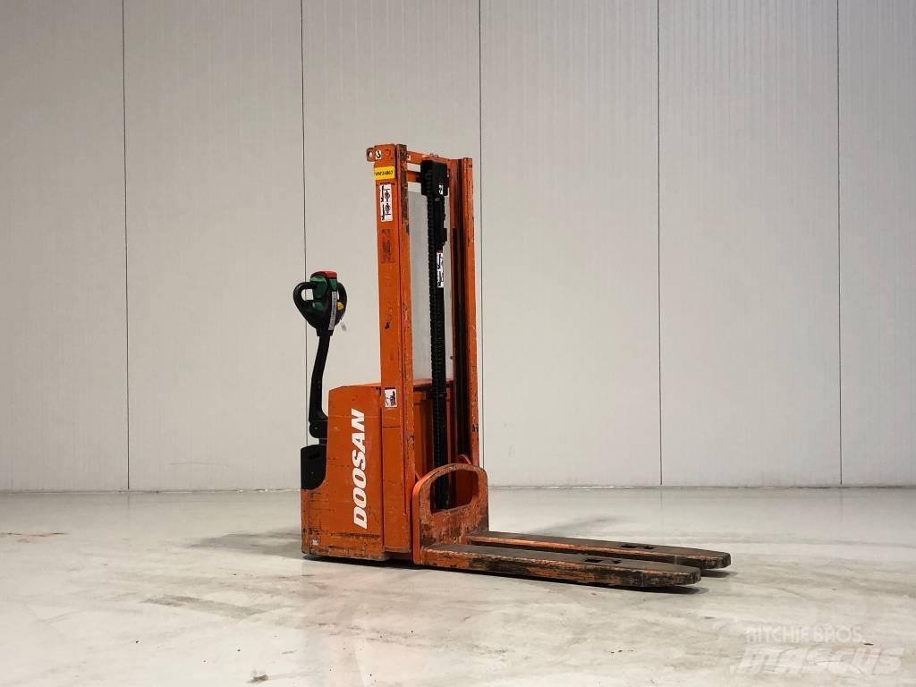 Doosan LEDS12.5C Ručne vedené vysokozdvižné vozíky