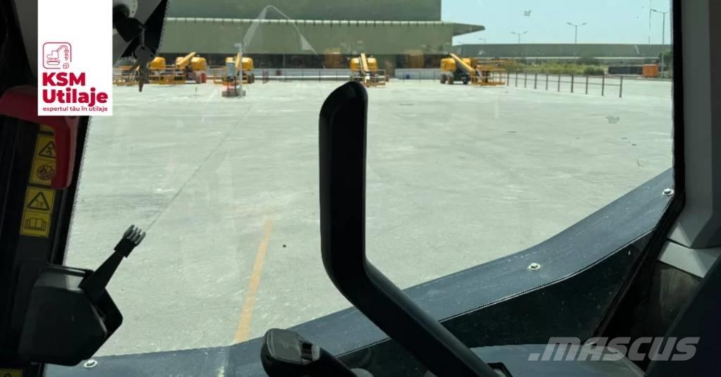 JCB 205 Šmykom riadené nakladače