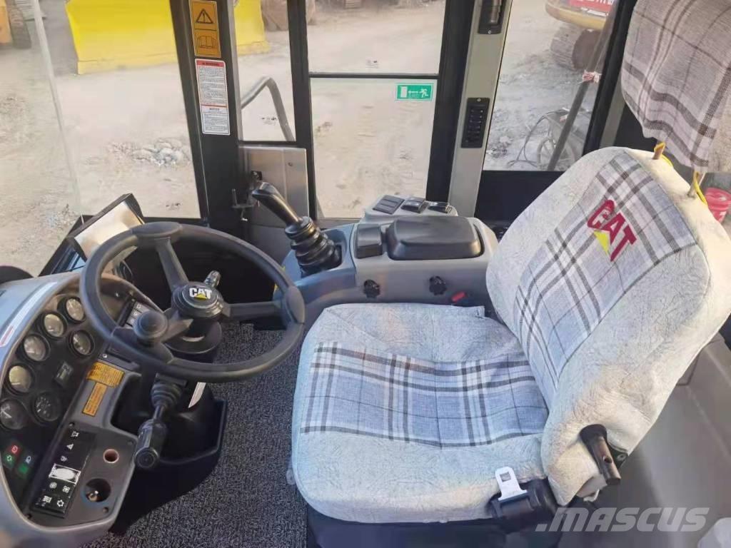 CAT 966 H Kolesové nakladače
