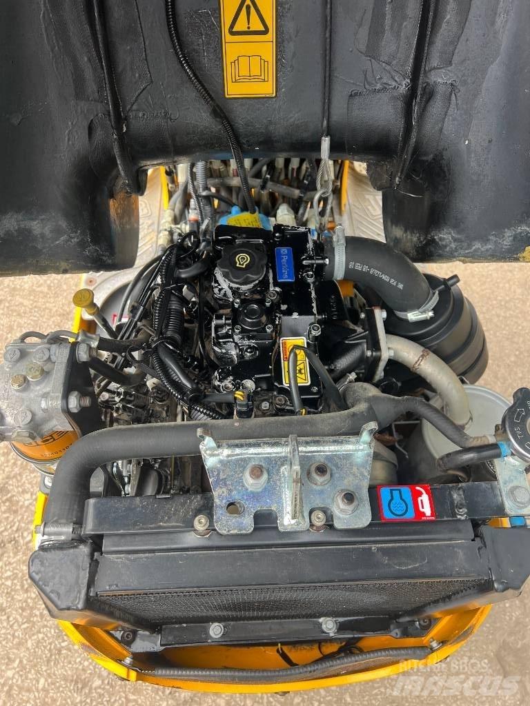 JCB 8008 CTS Mini rýpadlá < 7t