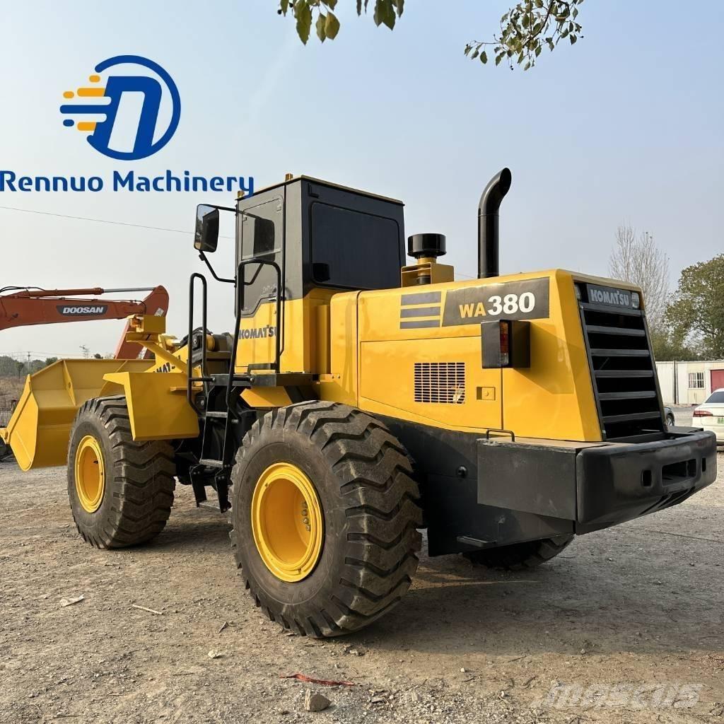Komatsu WA380 Kolesové nakladače