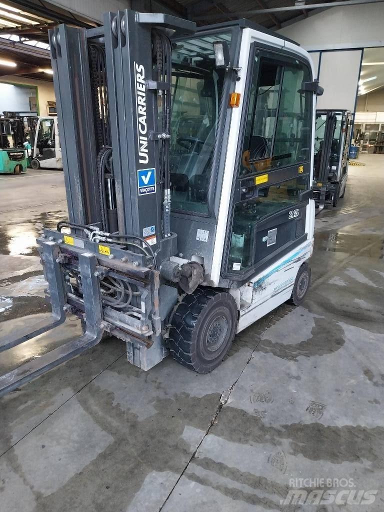 UniCarriers QX25 Akumulátorové vozíky