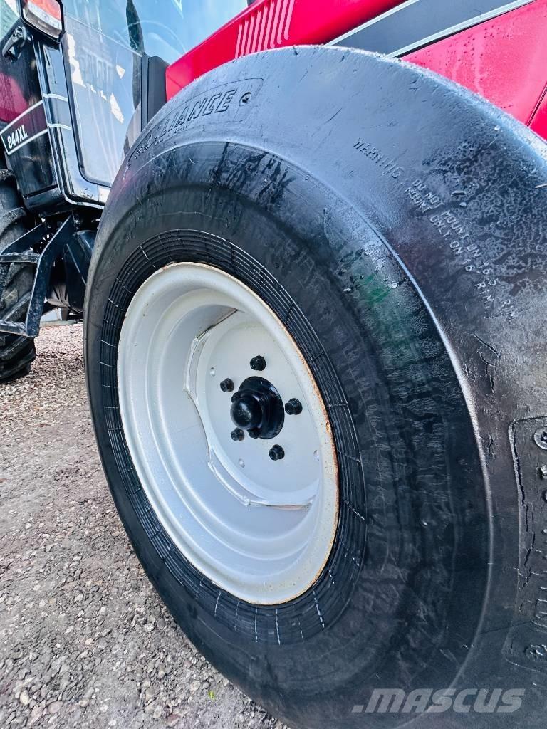 CASE 844 XL Traktory