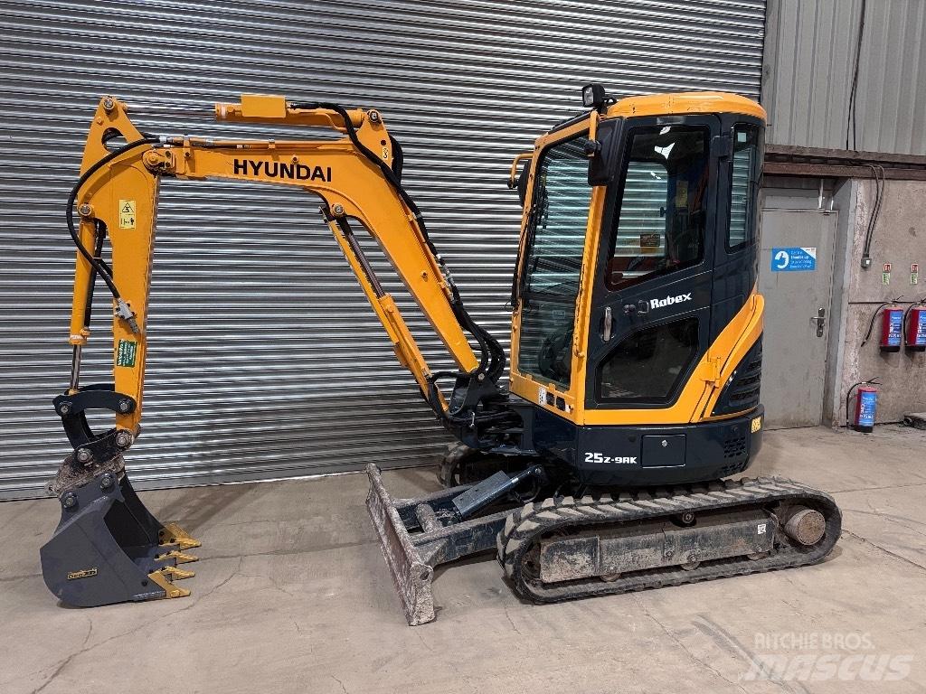 Hyundai R25Z-9 AK Mini rýpadlá < 7t