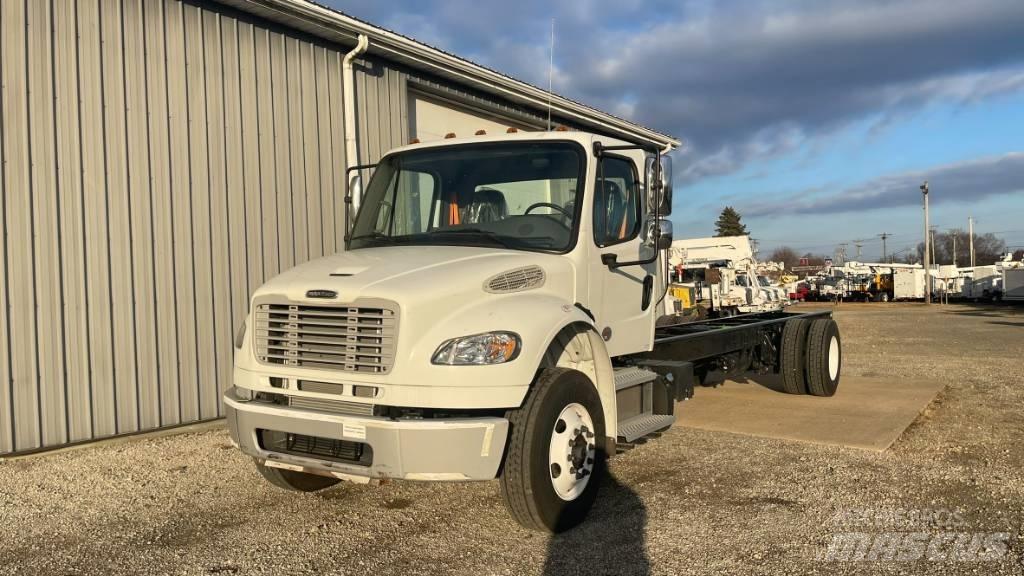 Freightliner M2 Nákladné vozidlá bez nadstavby