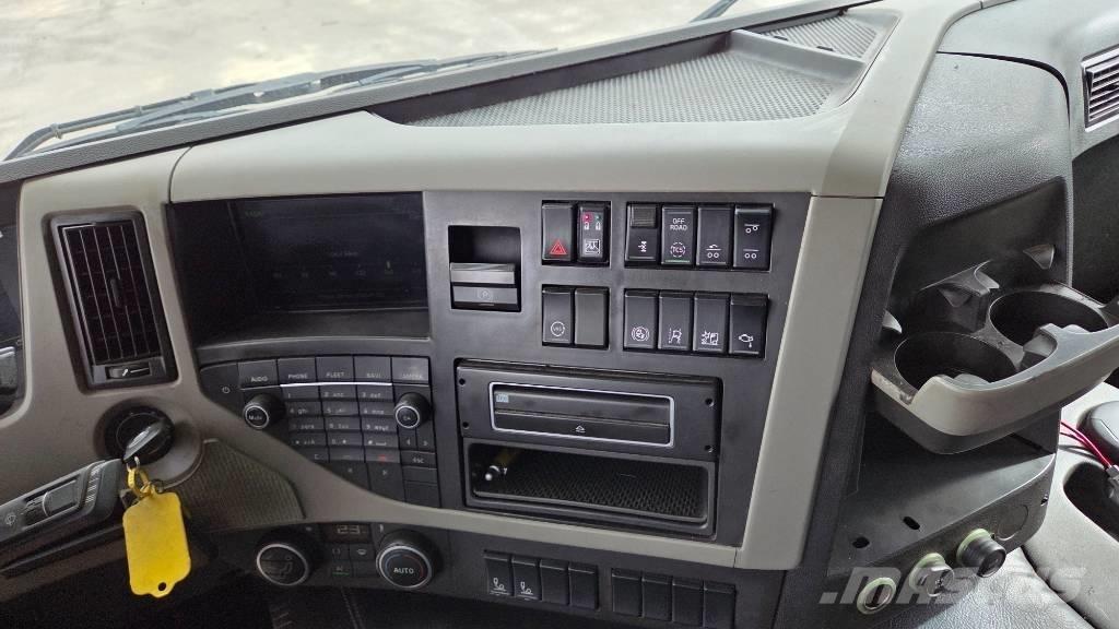 Volvo FM460 6X2*4 Hákový nosič kontajnerov