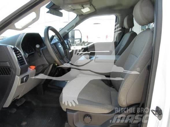 Ford F550 Plošinové nákladné automobily/nákladné automobily so sklápacími bočnicami