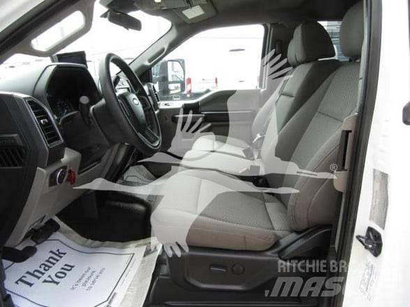 Ford F550 Plošinové nákladné automobily/nákladné automobily so sklápacími bočnicami