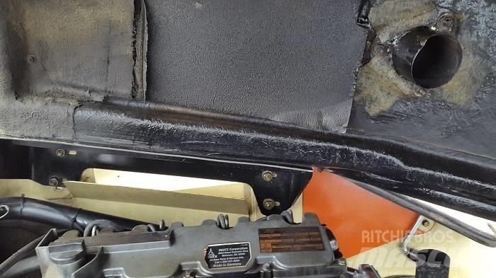 JLG AJ 600 Kompaktné samohybné kĺbové plošiny