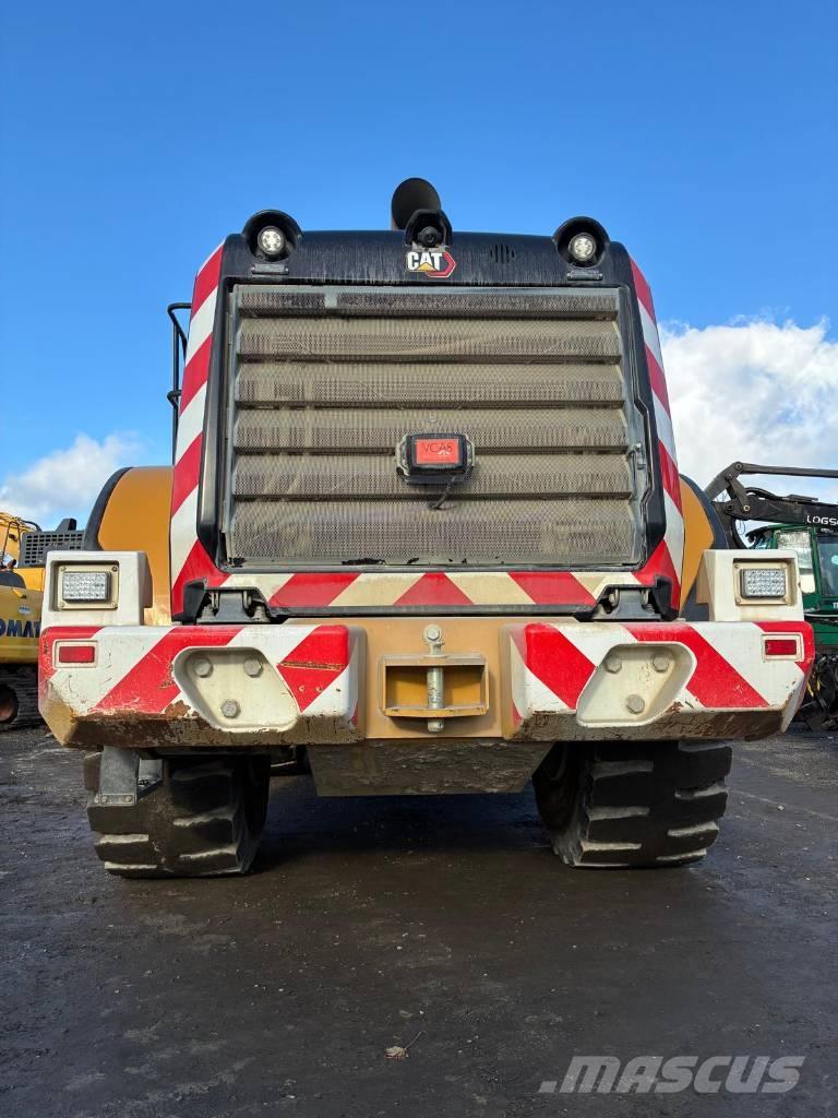 CAT 966 Kolesové nakladače