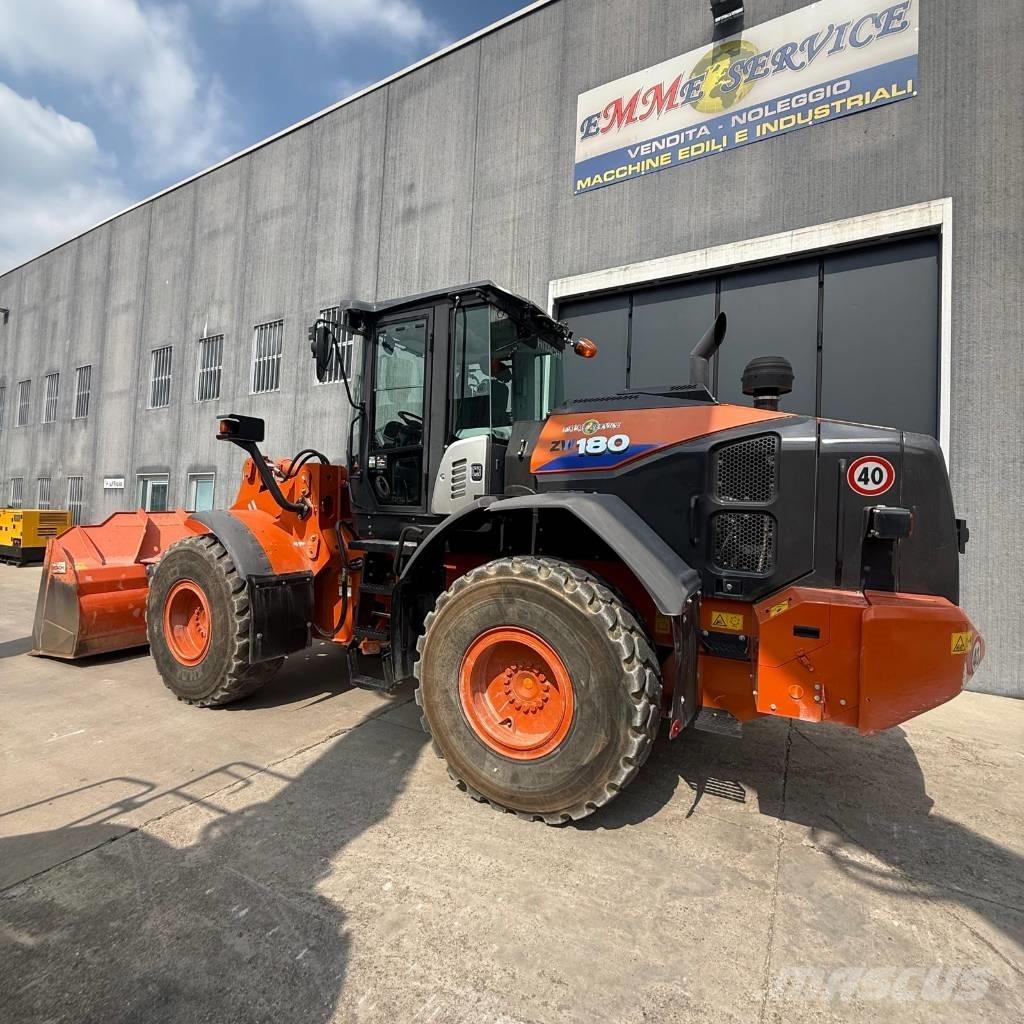 Hitachi ZW180-6 Kolesové nakladače