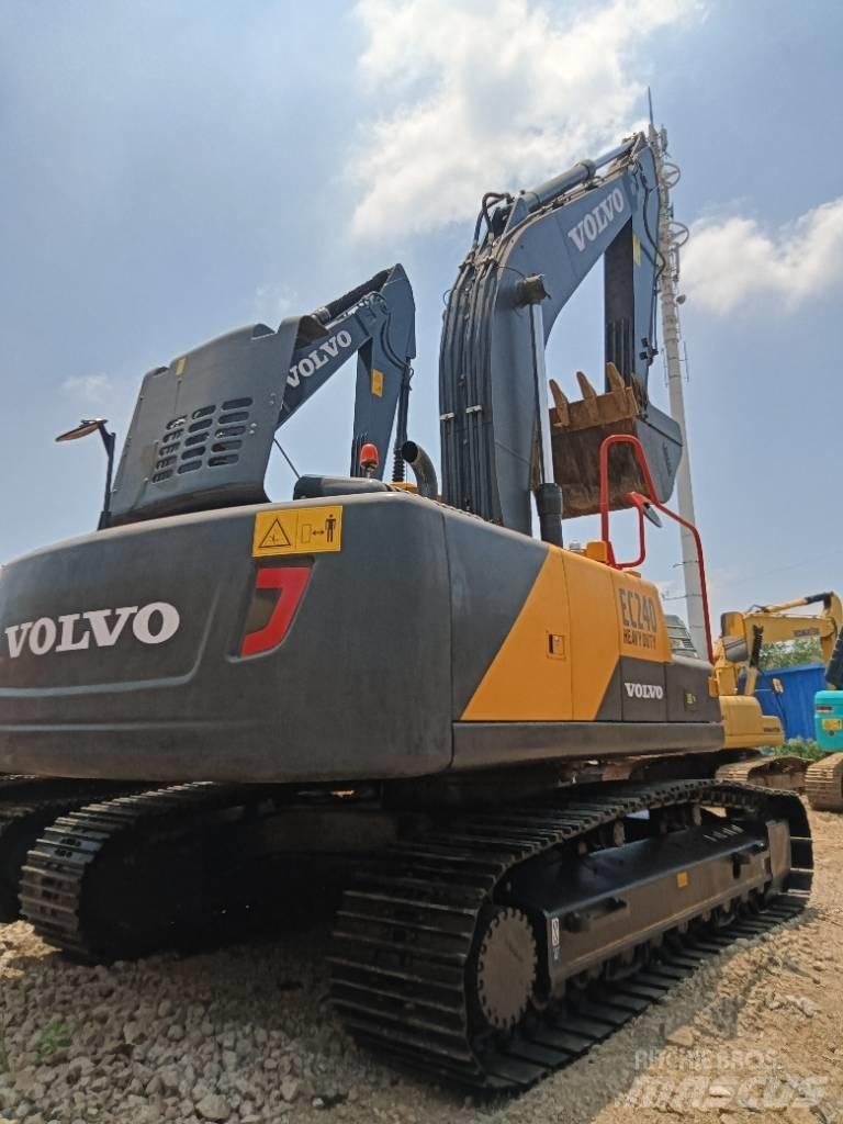 Volvo EC 240 Pásové rýpadlá