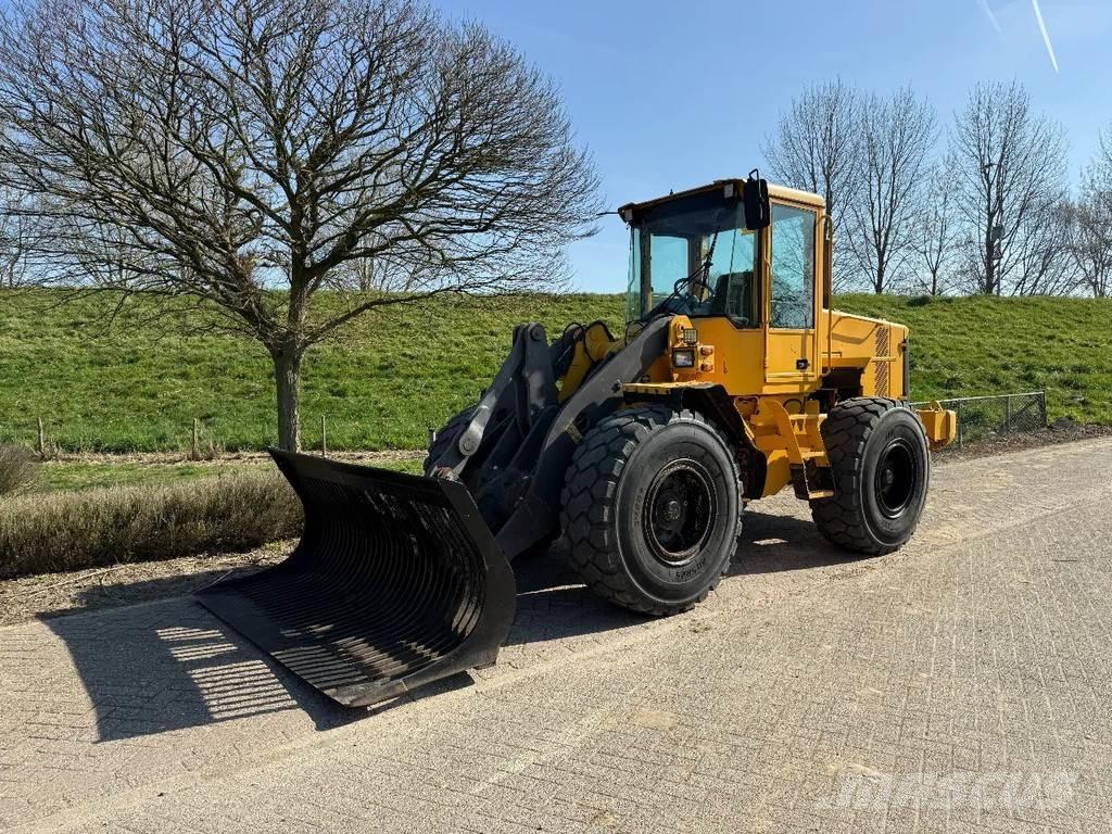 Volvo L70D Kolesové nakladače