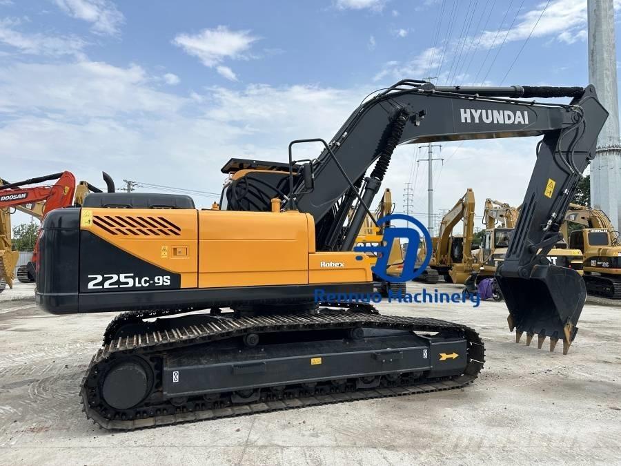 Hyundai 225LC-9S Pásové rýpadlá