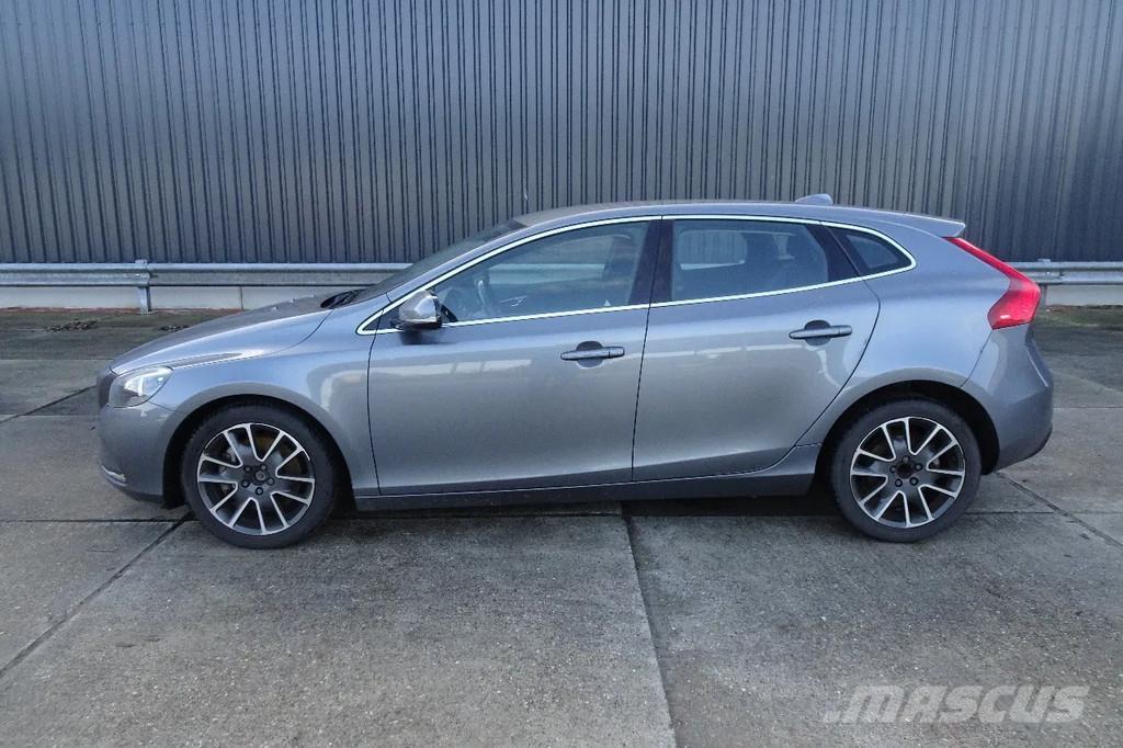 Volvo V40 . Automobily