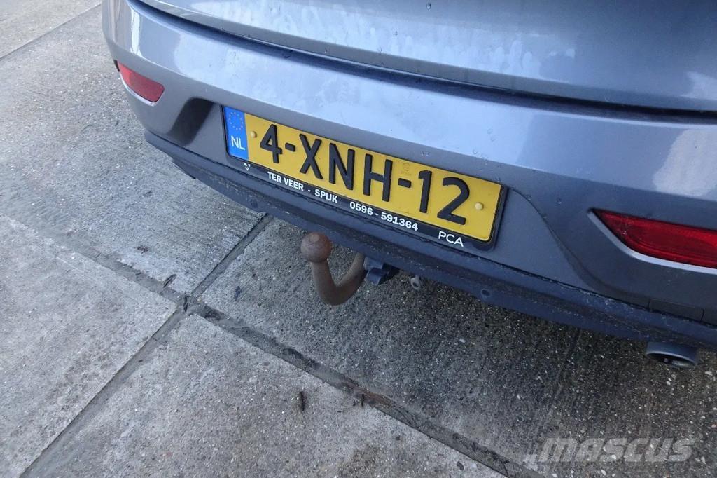 Volvo V40 . Automobily