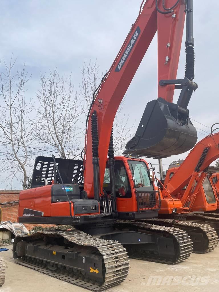 Doosan DX 225 Pásové rýpadlá