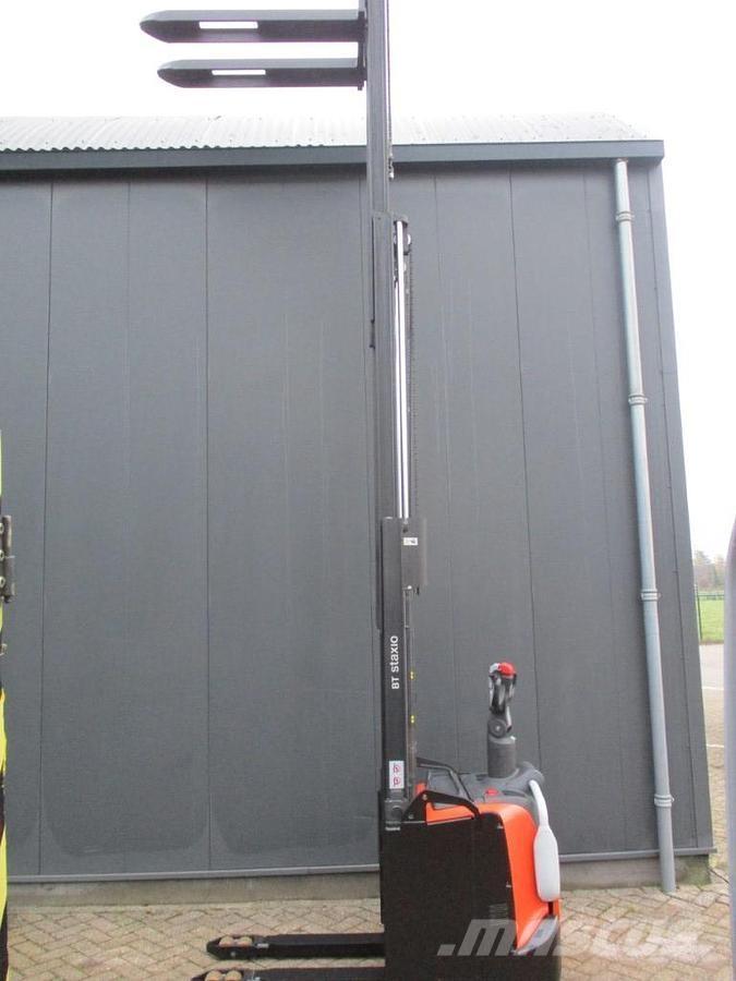 Toyota SPE120 Nízkozdvižný vozík s plošinou