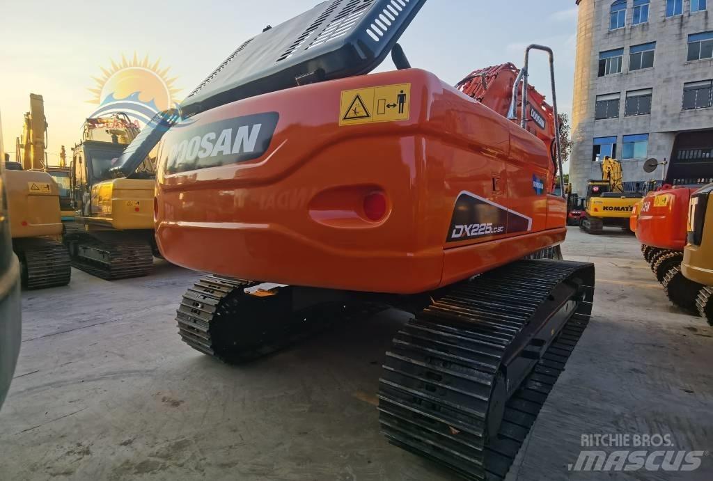Doosan DX 225 Pásové rýpadlá