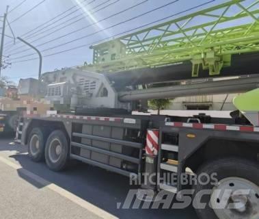 Zoomlion ZTC 700 Univerzálne terénne žeriavy